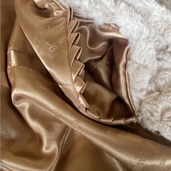 DENNIS BRASSO Faux Fur 1 Button Closure Coat in Alabaster Size Large - Picture 7 of 8